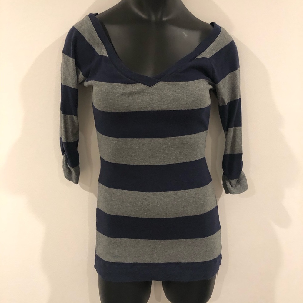 Women’s V-neck Sweater